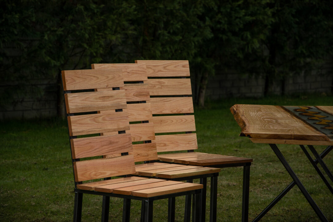 Krzesło ogrodowe Simple z litego drewna jesionowego i surowej stali, meble ogrodowe do ogrodu,domu,restauracji,jadalni,hotelu